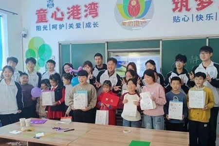 �����W(xu��)Ժ�������ؖ|������С�W(xu��)У�������ϐ�(��i)�c���L(zh��ng)��